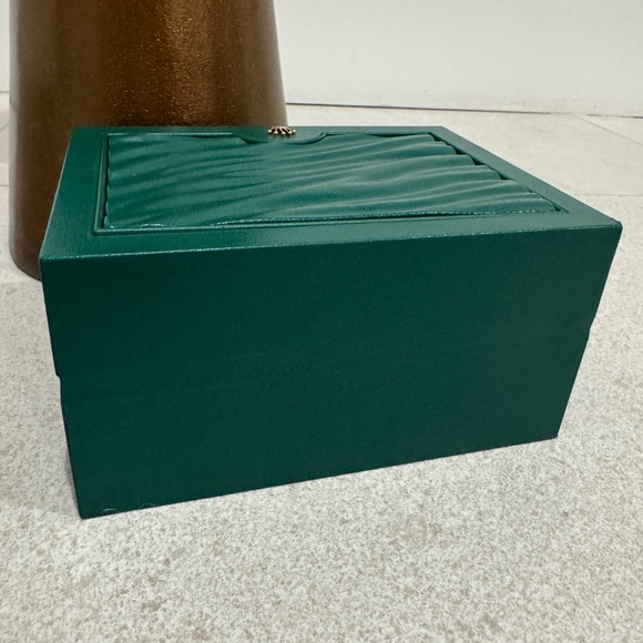 Ladies ROLEX Cream and Green Watch Box Set - Picture 7 of 9